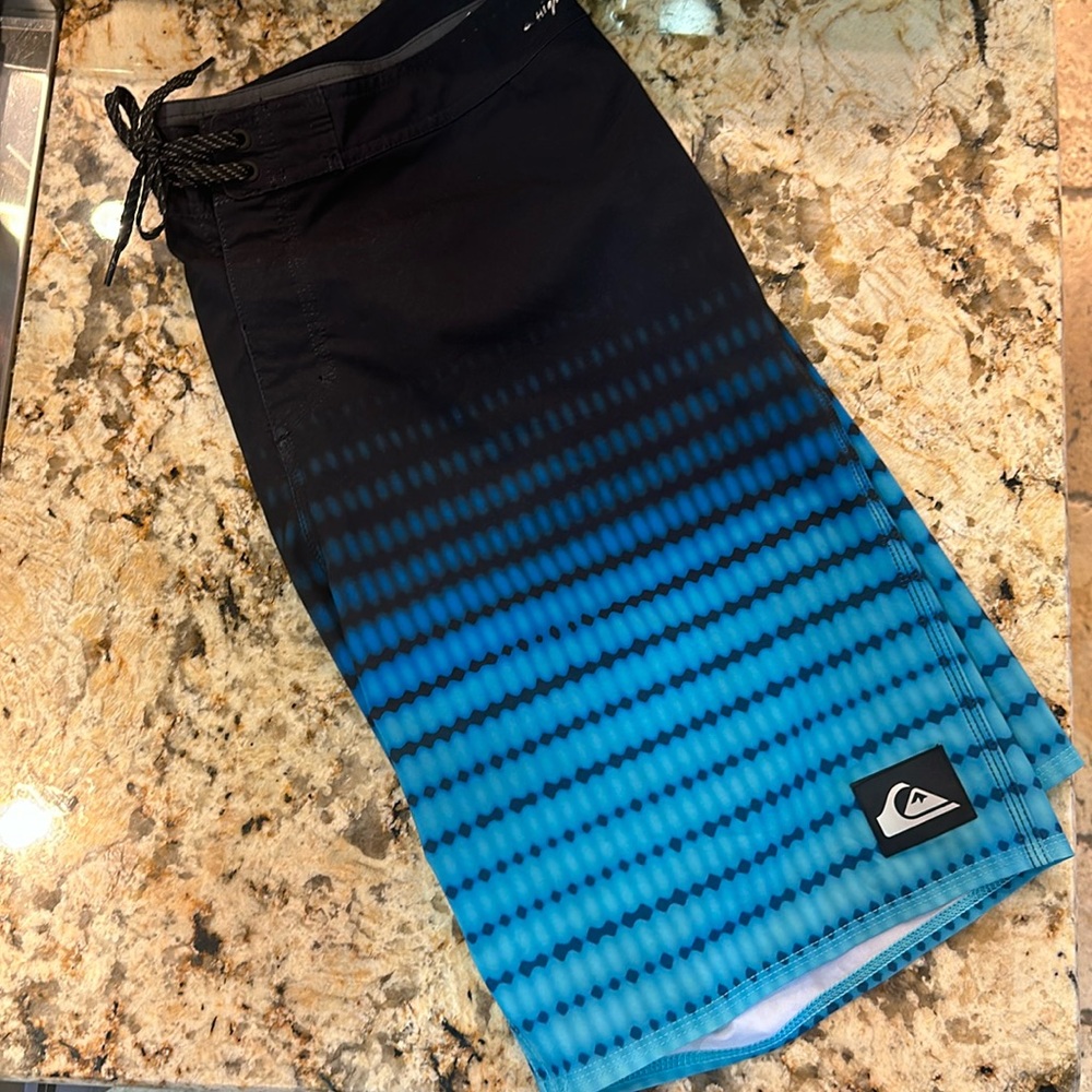 Quicksilver Men’s Board Shorts Size 34